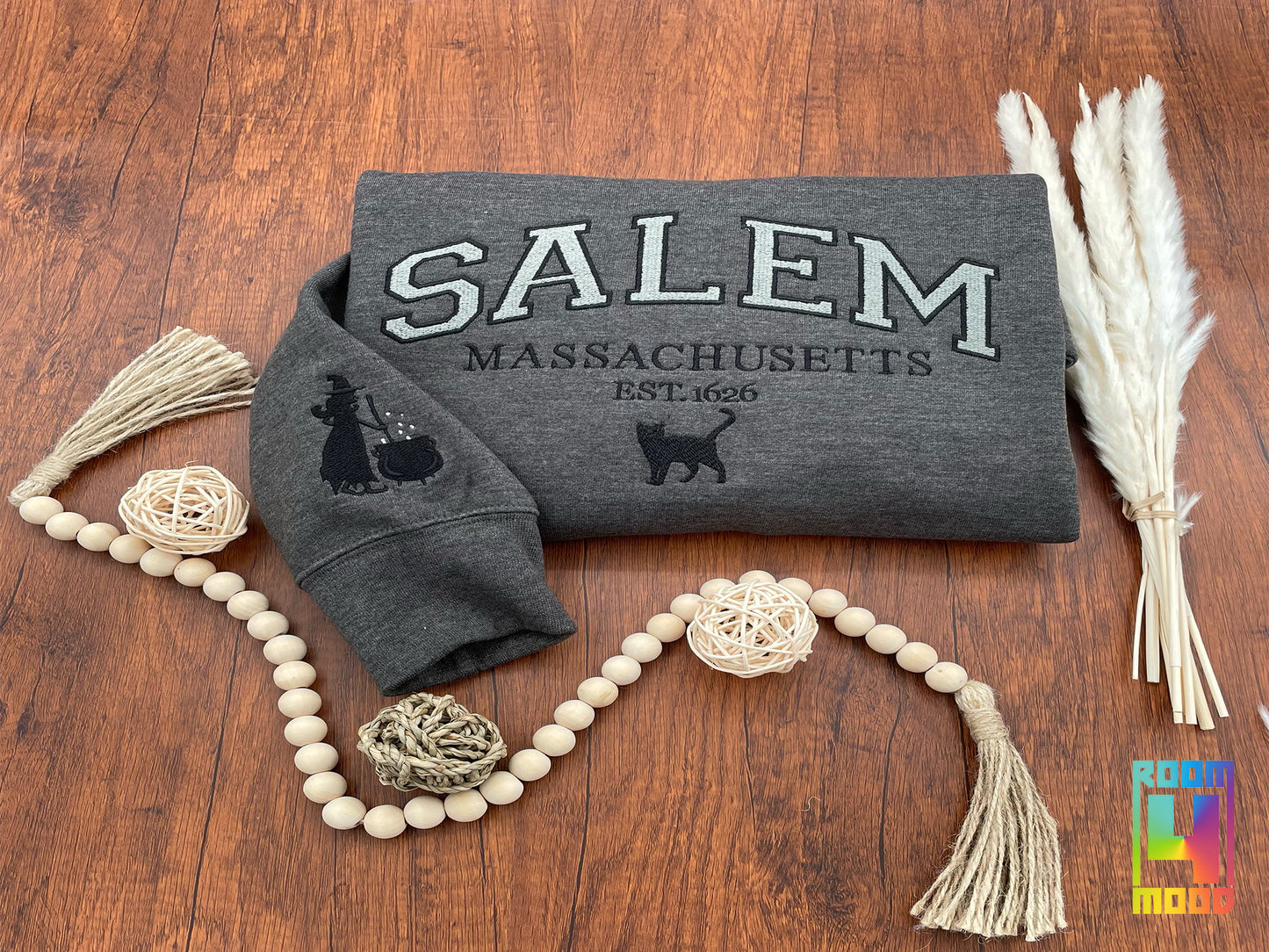 EMBROIDERED - Salem sweatshirt, with sleeve embroidery witch