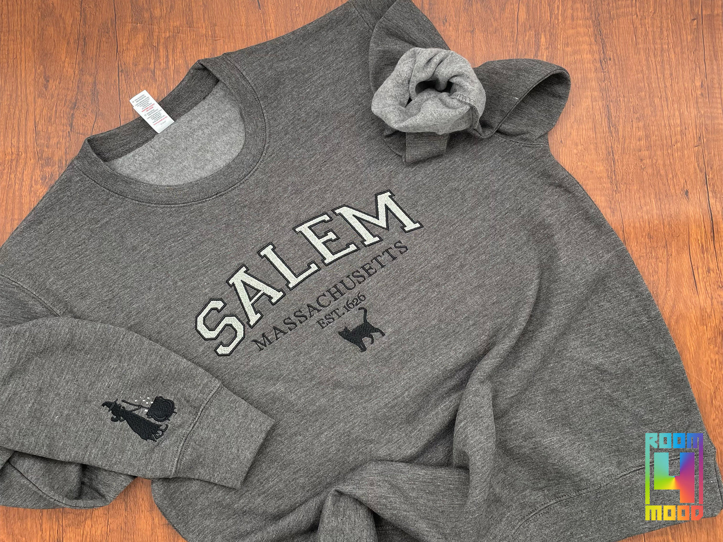 EMBROIDERED - Salem sweatshirt, with sleeve embroidery witch